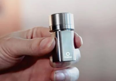 Il mini rasoio elettrico che si collega allo smartphone