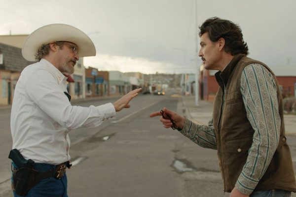 Eddington di Ari Aster è un viaggio splatter e surreale nella tensioni della società americana