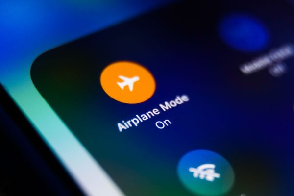 Modalità aereo, cosa succede se non la mettete in volo?