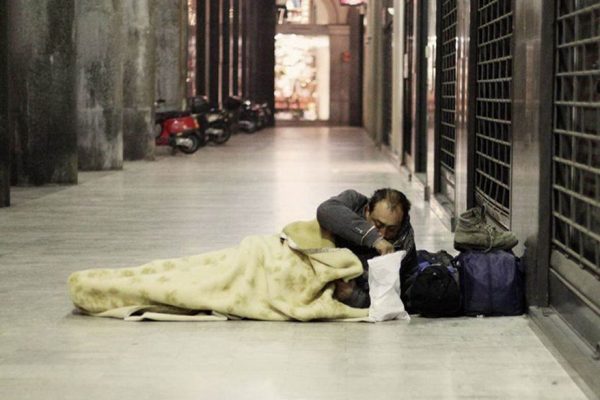 Assistenza sanitaria alle persone senza fissa dimora, la legge c’è ma non vale ancora per tutti