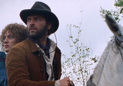 Testa o Croce?, la recensione del curioso film western con Alessandro Borghi presentato a Cannes
