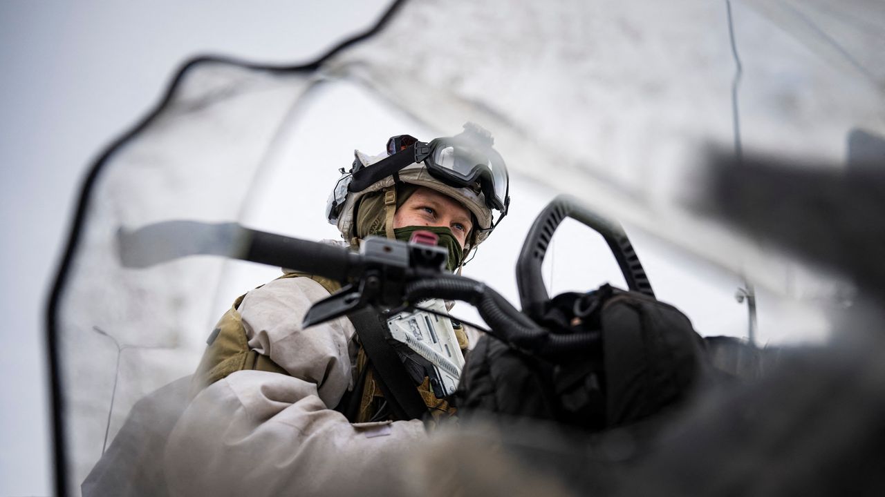 Finlandia, cosa sappiamo delle infrastrutture militari che Mosca starebbe piazzando al confine con il paese