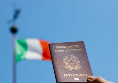 Ius sanguinis, la stretta per ottenere la cittadinanza italiana è legge