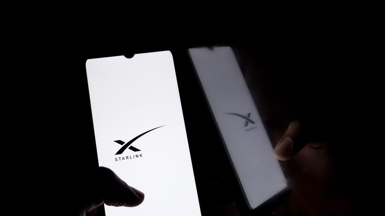 SpaceX, l’Italia non sa come cavarsi di impiccio dalla faccenda dei satelliti Starlink