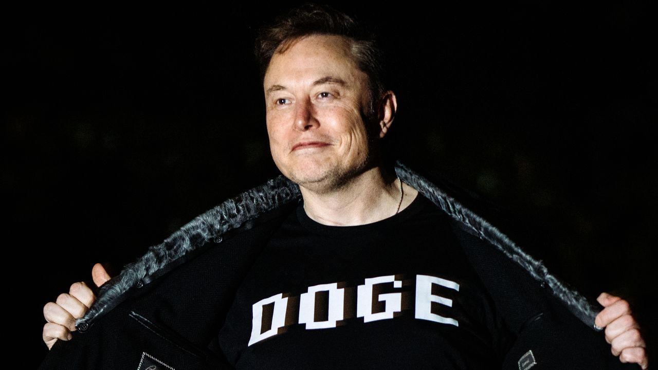 Doge, Musk ha messo a punto un software per garantire che i licenziamenti proseguano. Anche senza di lui