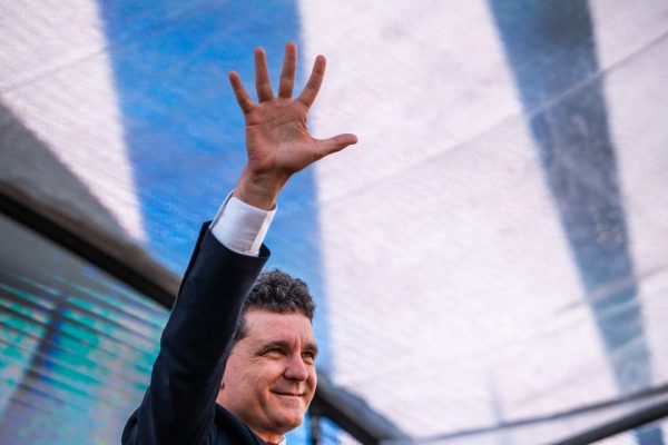 Chi è Nicușor Dan, il centrista che ha fermato l’avanzata sovranista alle elezioni in Romania