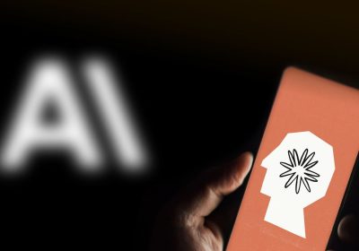 Claude 4, perché non riusciamo a resistere all’idea che l’intelligenza artificiale possa ricattare qualcuno?