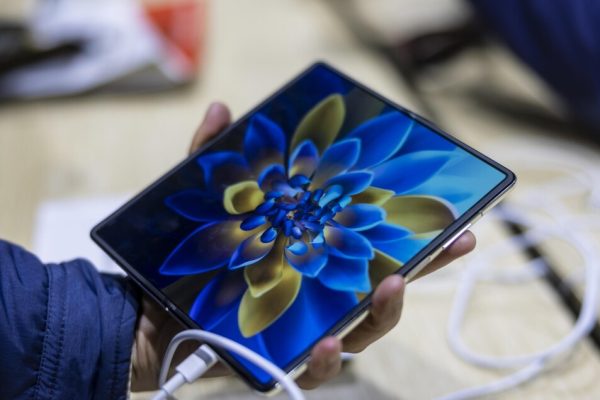 Samsung al lavoro sullo smartphone con tre schermi – Future Tech