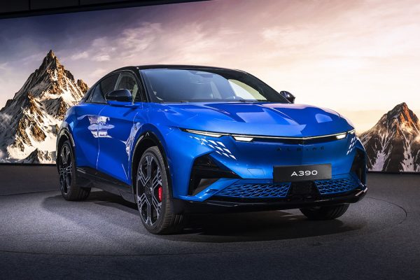 Alpine A390, primo contatto: una fastback che promette qualità e divertimento