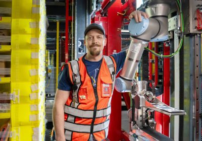 Amazon presenta Vulcan, un robot con il senso del tatto. Ruberà il lavoro agli umani?