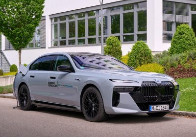 BMW ha completato il primo test su strada di una batteria allo stato completamente solido