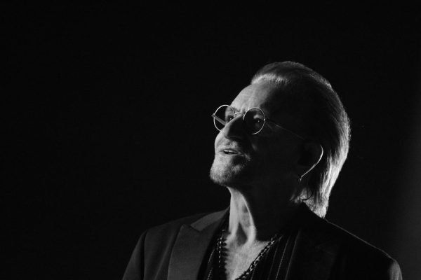 Bono Stories Of Surrender, la recensione del documentario ora disponibile su Apple Tv+