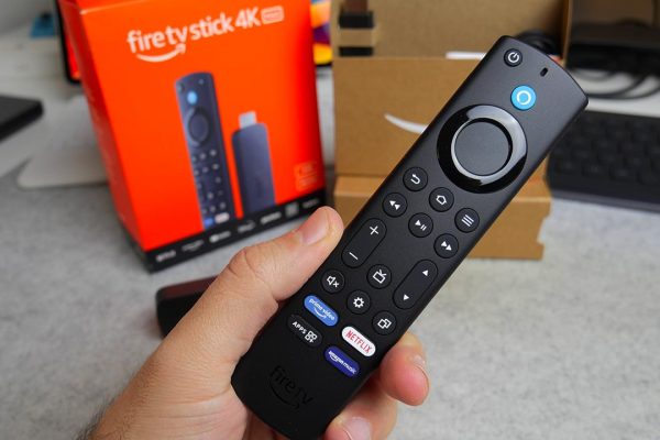 Casa smart e intrattenimento top: in offerta Fire TV Stick HD ed Echo Show 5, la coppia perfetta per ogni ambiente