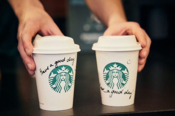 Nuove tazze Starbucks, ora sono più tecnologiche (e sostenibili)
