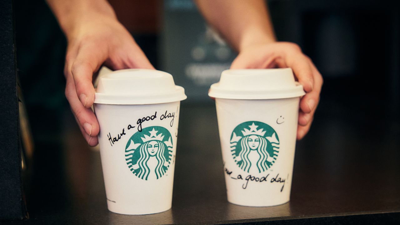 Nuove tazze Starbucks, ora sono più tecnologiche (e sostenibili)
