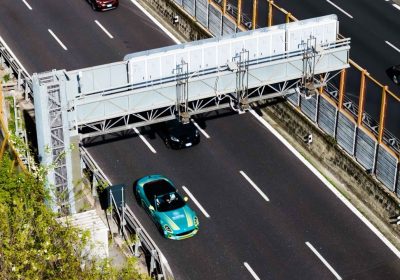 Dynamic Speed Limit, sperimentata a Napoli l’AI che elimina le code in autostrada