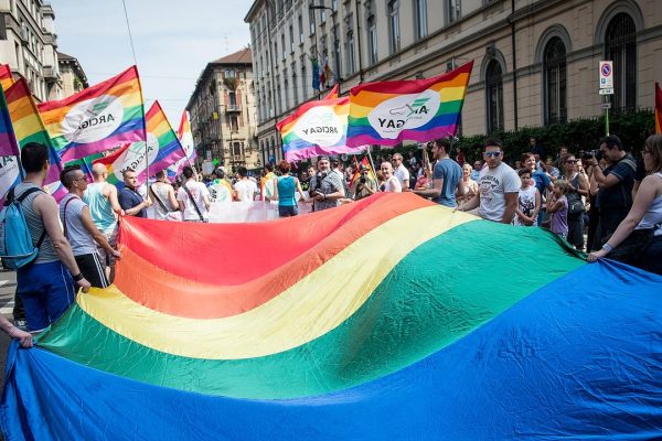 Pride, chi sta scendendo del carro del sostegno alla comunità lgbtqia+