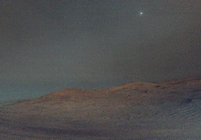 Il rover NASA Perseverance ha fotografato la luna Deimos prima dell'alba marziana