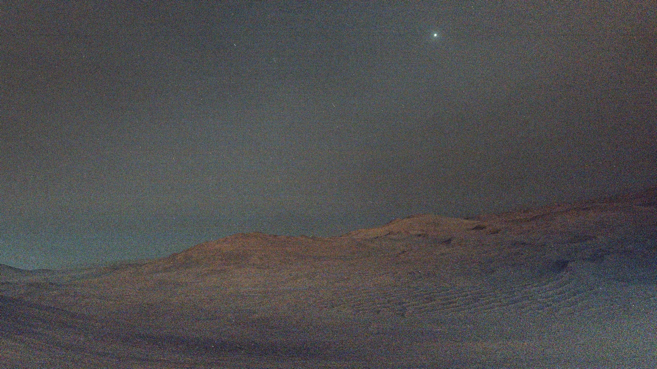 Il rover NASA Perseverance ha fotografato la luna Deimos prima dell'alba marziana