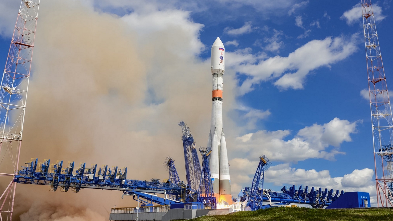 Il satellite militare russo Kosmos-2588 potrebbe osservare da vicino il satellite spia statunitense USA 338