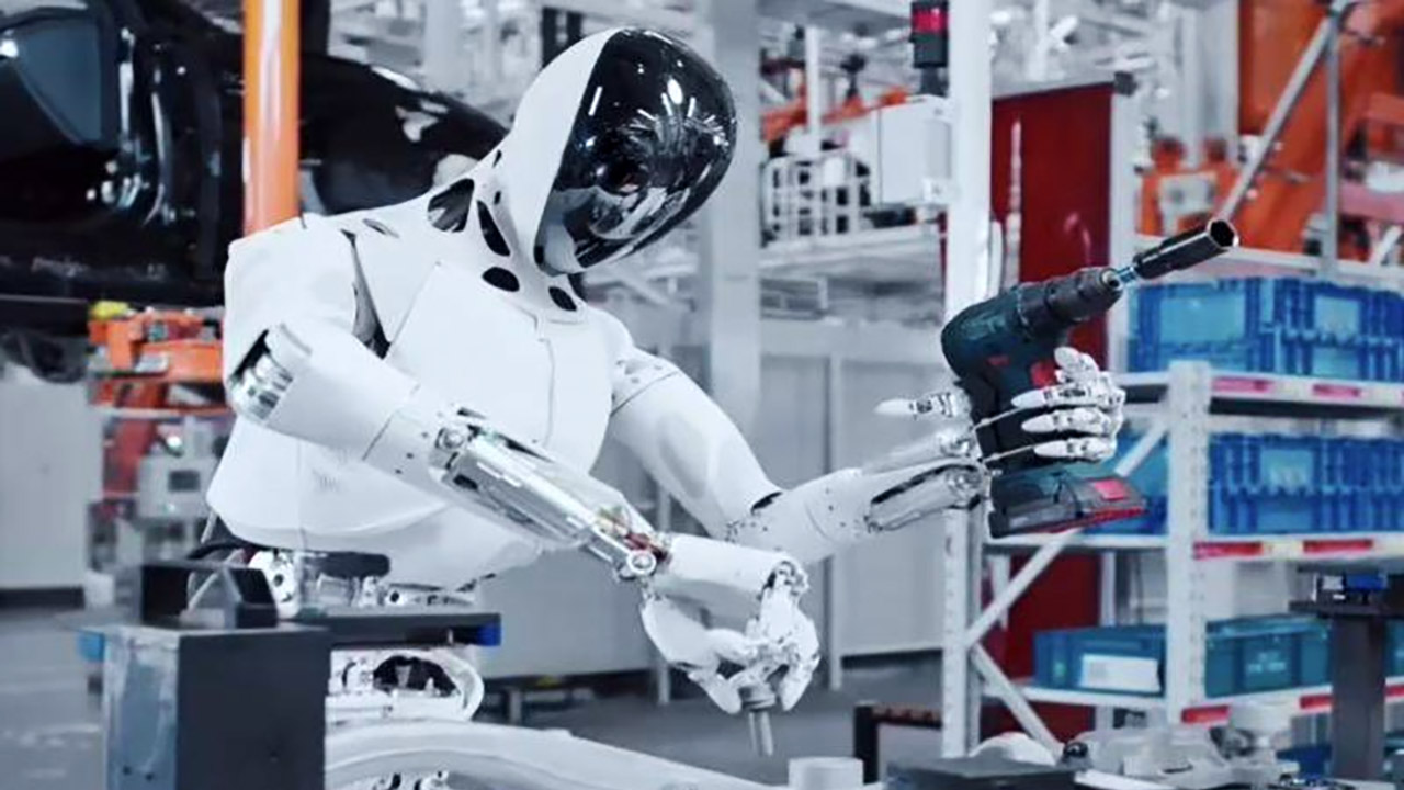 Iron, il robot umanoide di XPeng, è già al lavoro in fabbrica