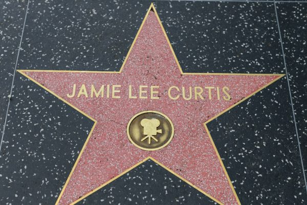 Jamie Lee Curtis costringe Meta a rimuovere un deepfake pubblicitario: 'Non mettetemi parole in bocca'