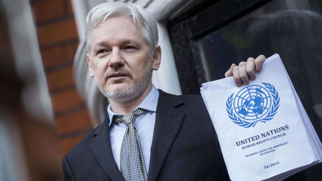 Julian Assange lo capirete davvero solo guardando The Six Billion Dollar Man, il documentario presentato a Cannes