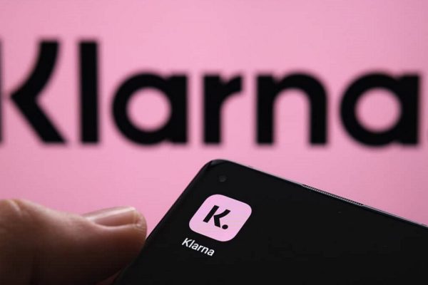 Klarna fa marcia indietro: dopo l'IA, tornano gli operatori umani nel servizio clienti