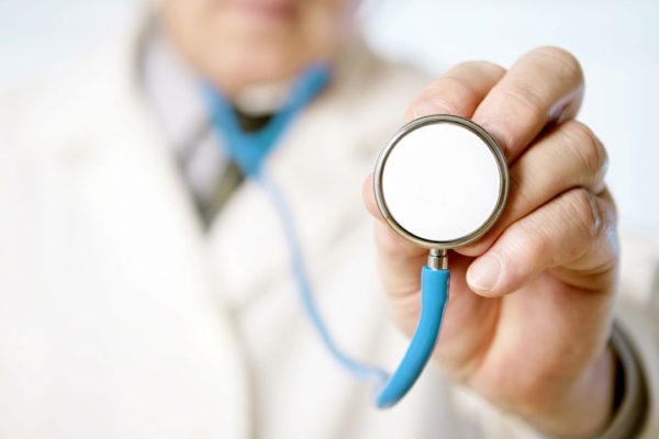 L' intelligenza artificiale per accelerare l’approvazione dei farmaci: contatti tra OpenAI e la FDA statunitense