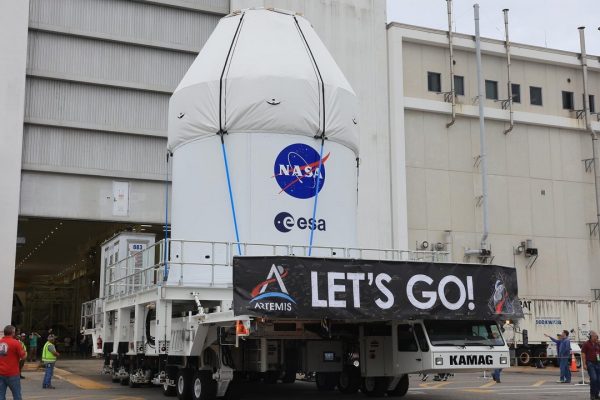 La navicella Orion per la missione Artemis II è stata trasportata al Kennedy Space Center per l'assemblaggio