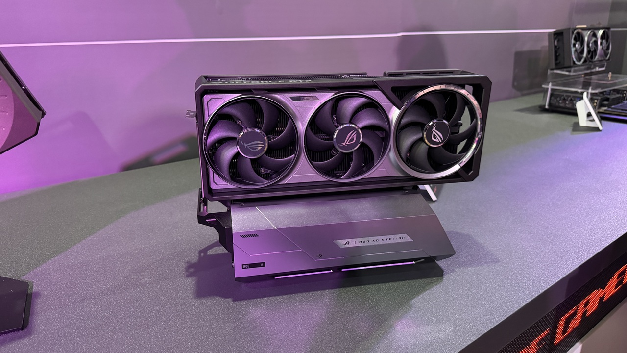 La potenza di una GeForce RTX 5090 Desktop su un PC portatile: la soluzione secondo ASUS