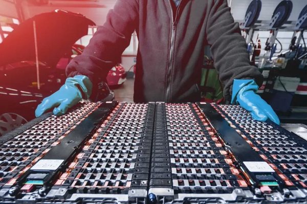 Lion Smart al lavoro su batterie da 3 MW per camion elettrici: obiettivo 450 km di autonomia in 15 minuti