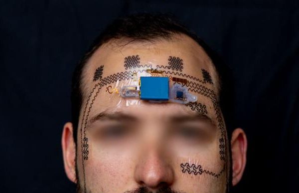 Arriva il tatuaggio elettronico che ci dice se stiamo lavorando troppo intensamente, mettendo a rischio la salute