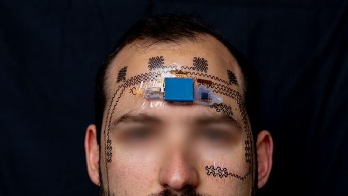 Arriva il tatuaggio elettronico che ci dice se stiamo lavorando troppo intensamente, mettendo a rischio la salute