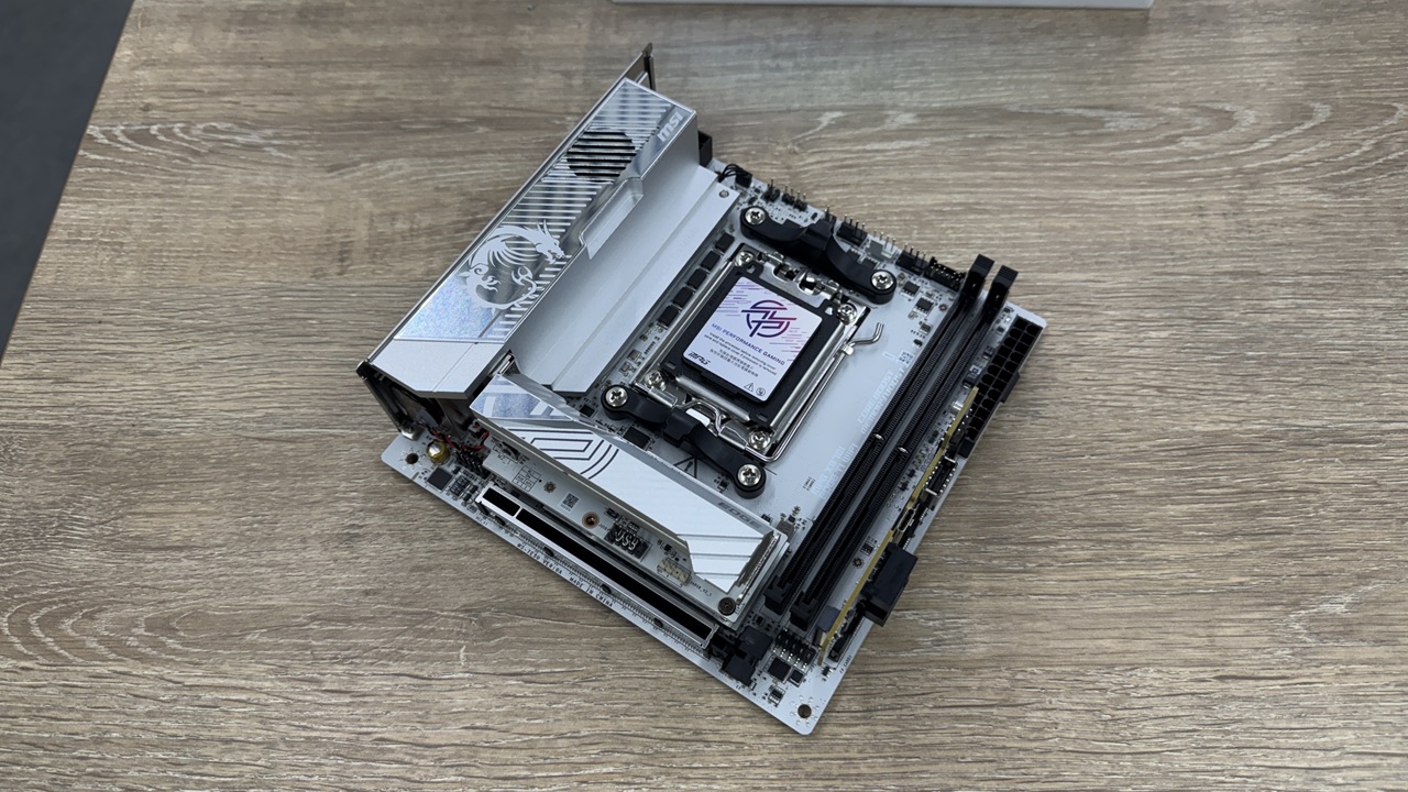 MSI MPG X870I Edge TI WiFi: la motherboard ITX che si sente una E-ATX