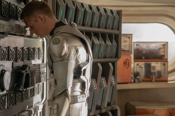 Murderbot, recensione e intervista al protagonista della serie su un androide killer di Apple Tv+