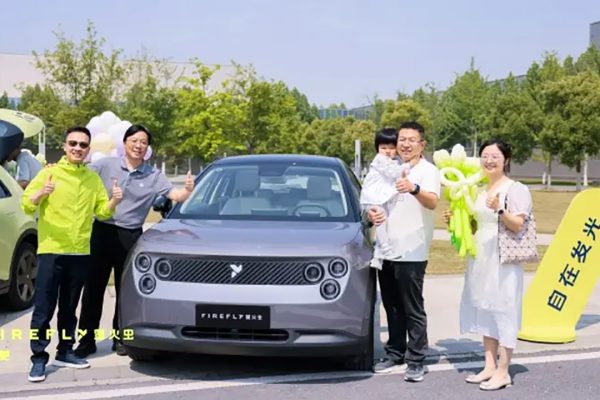 NIO inizia le consegne delle prime auto elettriche economiche Firefly