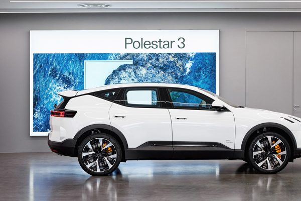 Polestar semplifica la ricarica in Italia: sconto per DC e HPC, ricarica inclusa per le auto pronta consegna