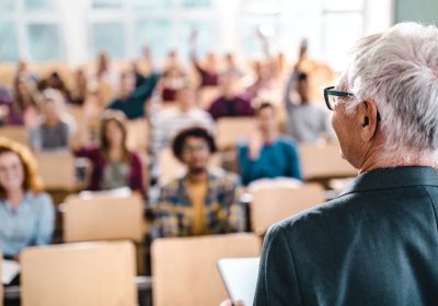 Professore usa ChatGPT per le lezioni, studentessa chiede il rimborso delle rette universitarie