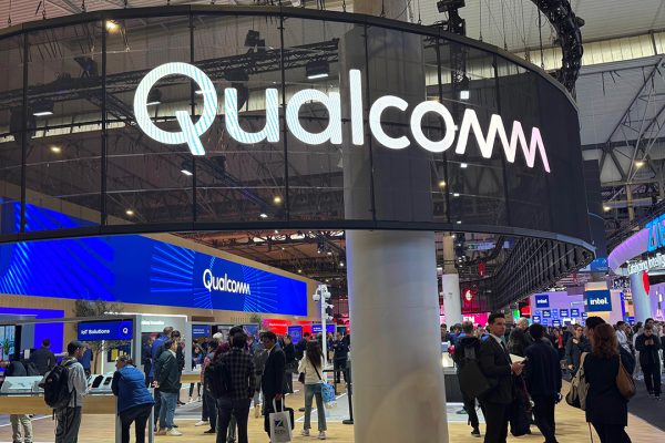Qualcomm supera le aspettative nel secondo trimestre, ma il futuro è incerto