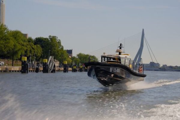 Rotterdam mette alla prova Artemis EF-12: prima imbarcazione elettrica per pattugliamento entra in servizio
