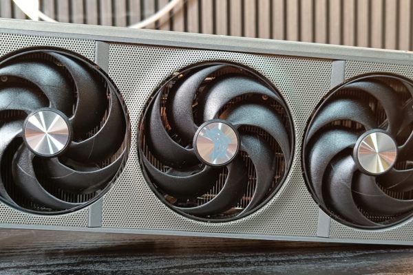 Sapphire Phantomlink: il produttore cinese adotta la tecnologia di ASUS per i connettori posteriori