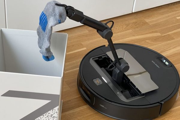 Recensione Roborock Saros Z70, il robot per le pulizie con il braccio in più