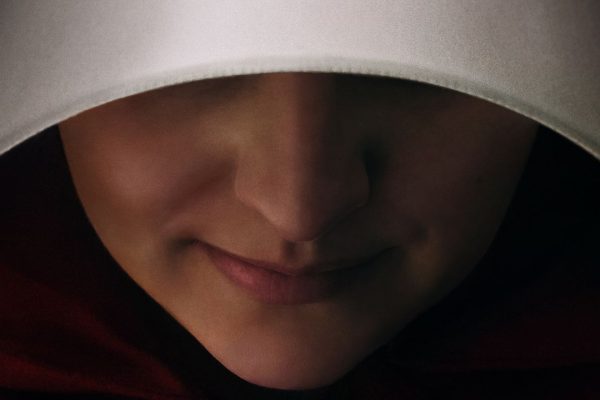 The Handmaid’s Tale, il collegamento della serie con il sequel The Testaments