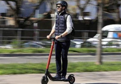 Monopattini elettrici, a un anno dal decreto non si sa nulla di targa e assicurazione  (e casco)