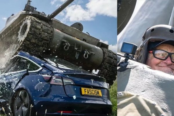 Veterano di guerra di 98 anni schiaccia una Tesla Model 3 targata "fascism" con un carro armato