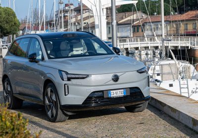 Volvo taglierà 3.000 posti di lavoro: pesano il calo degli utili e l’incertezza sui dazi USA