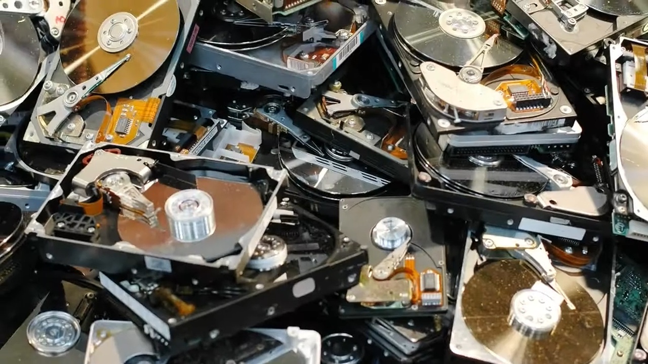 Western Digital investe in Cerabyte: supporti di archiviazione in ceramica, durata di oltre 5.000 anni