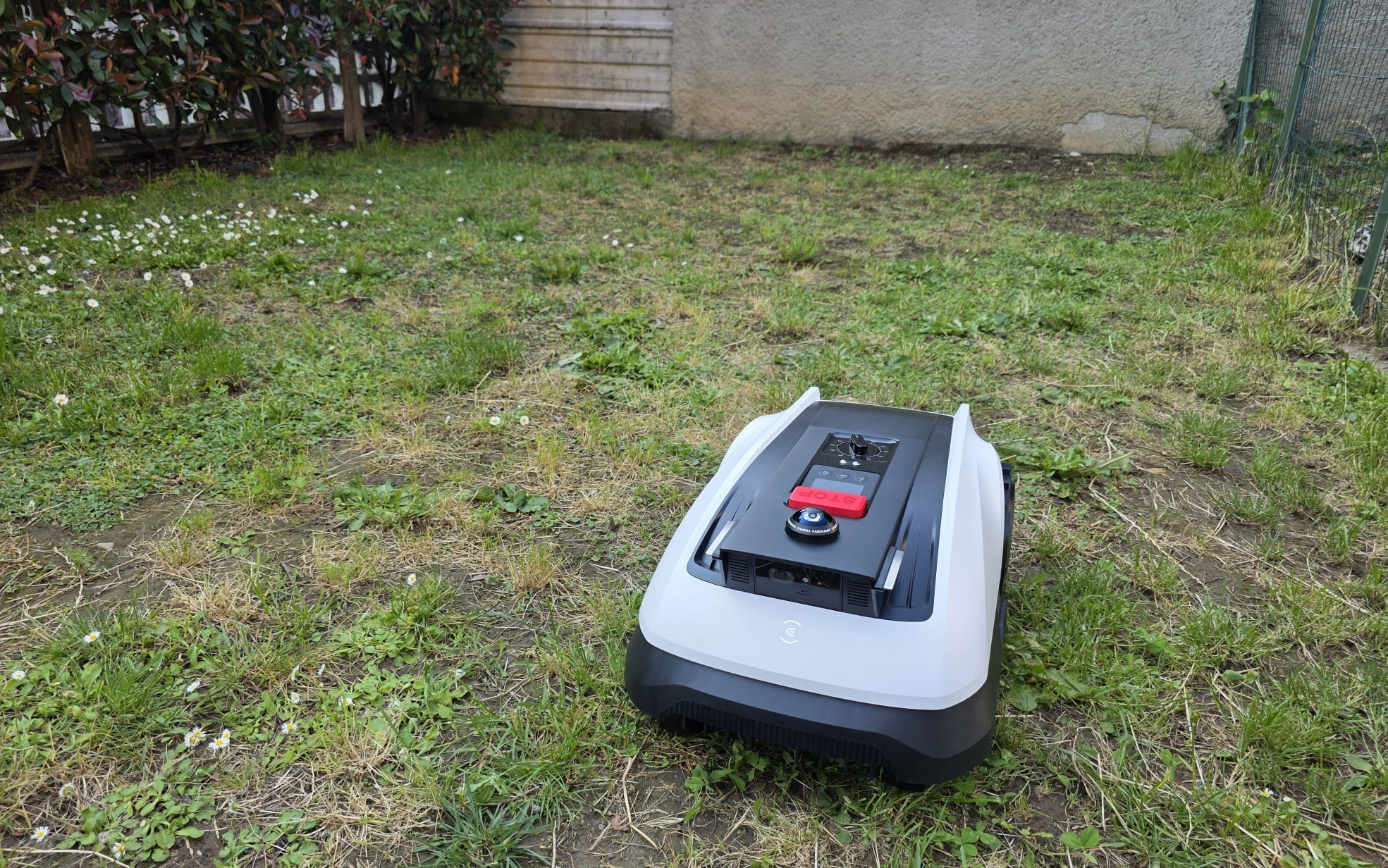 GOAT O500 Panorama, il giardiniere smart di Ecovacs