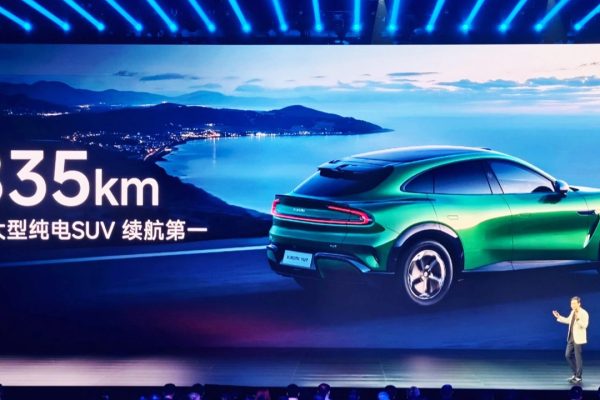 Xiaomi raddoppia con YU7: fino a 835 km di autonomia, tre versioni super veloci